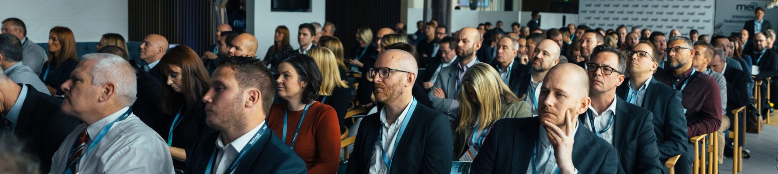 Participants réunis lors d'un séminaire d'équipe